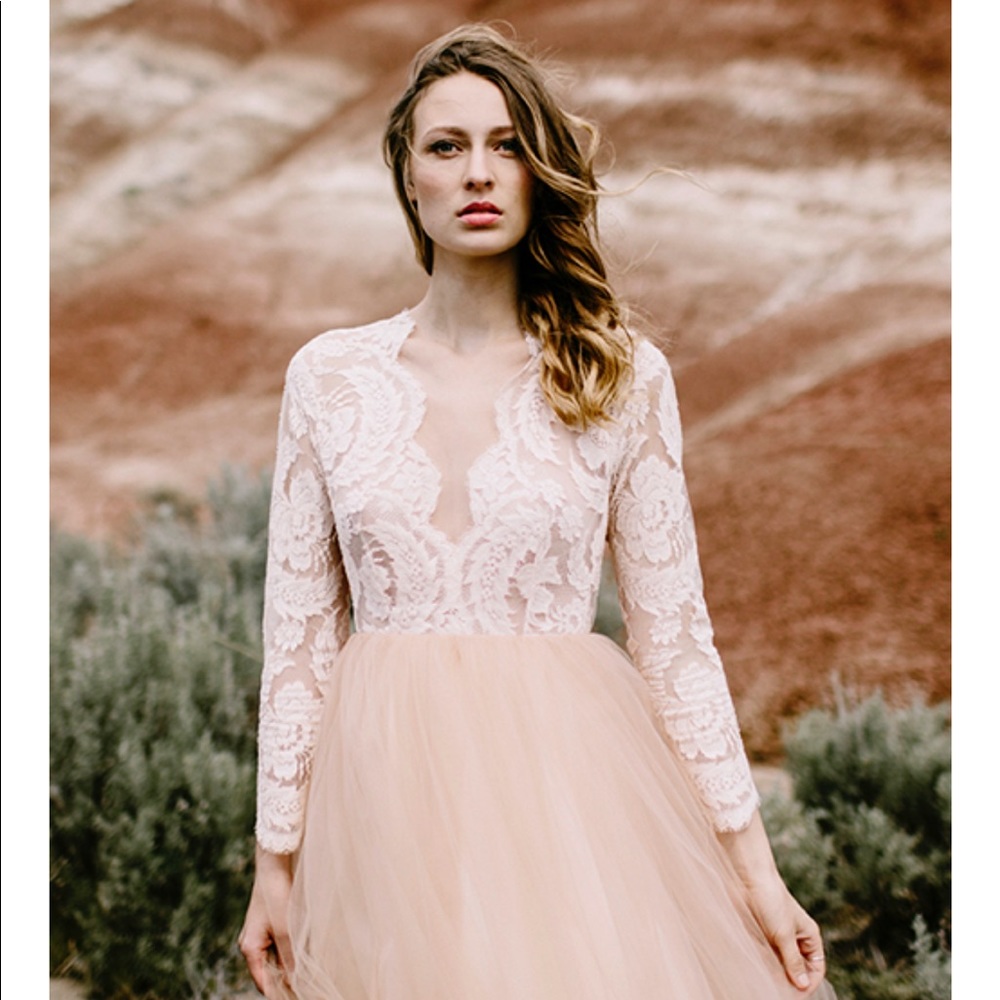 NWOT - Elizabeth Dye “Paloma” blush bridal gown.